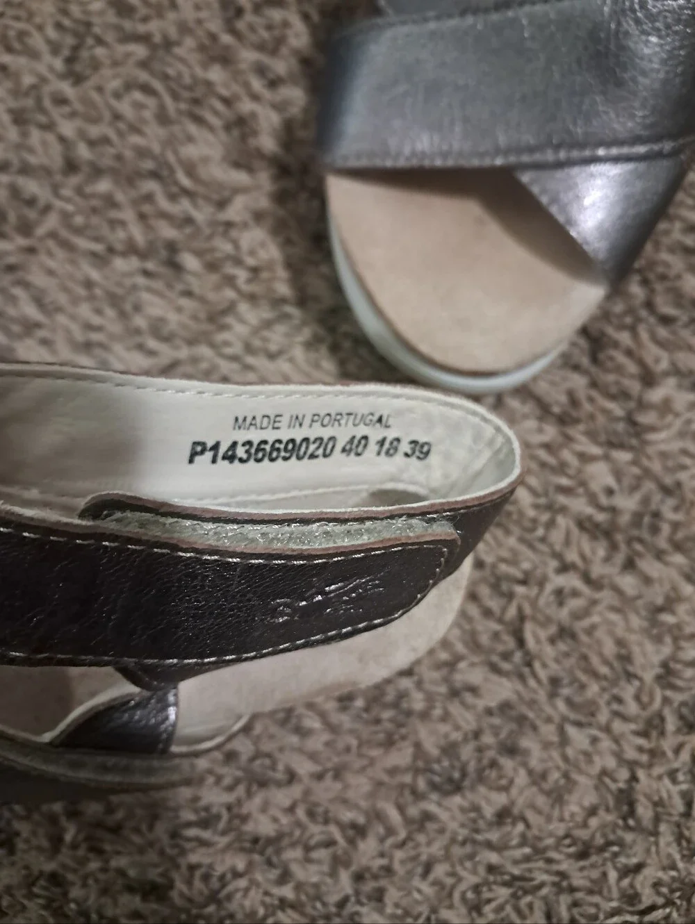Fly London Women's Soft Leather Metallic Pewter Wedge Platform Sandal Sz. 9